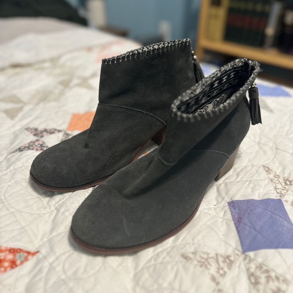 Tom’s Grey Suede Boots with Stacked Heel size 9